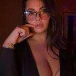 Luna, junges mollige Girl, mit XXL Busen.  Bild