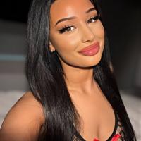 Gina mit heißen Titten will dich verwöhnen. Bild