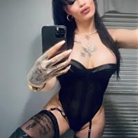 Hümeyra Ophelia, rassige Erotik-Darstellerin heizt dir ein, privat und diskret besuchbar. Bild